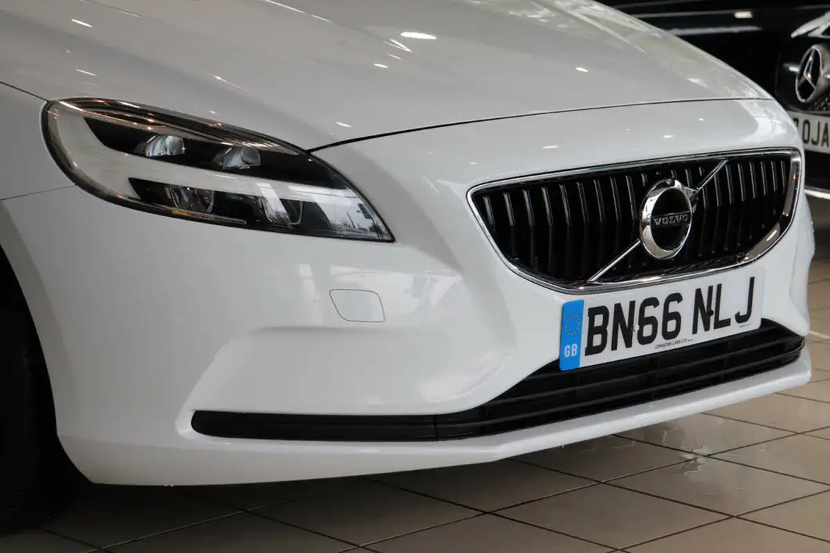 2016-volvo-v40-20-t2-momentum-big-60
