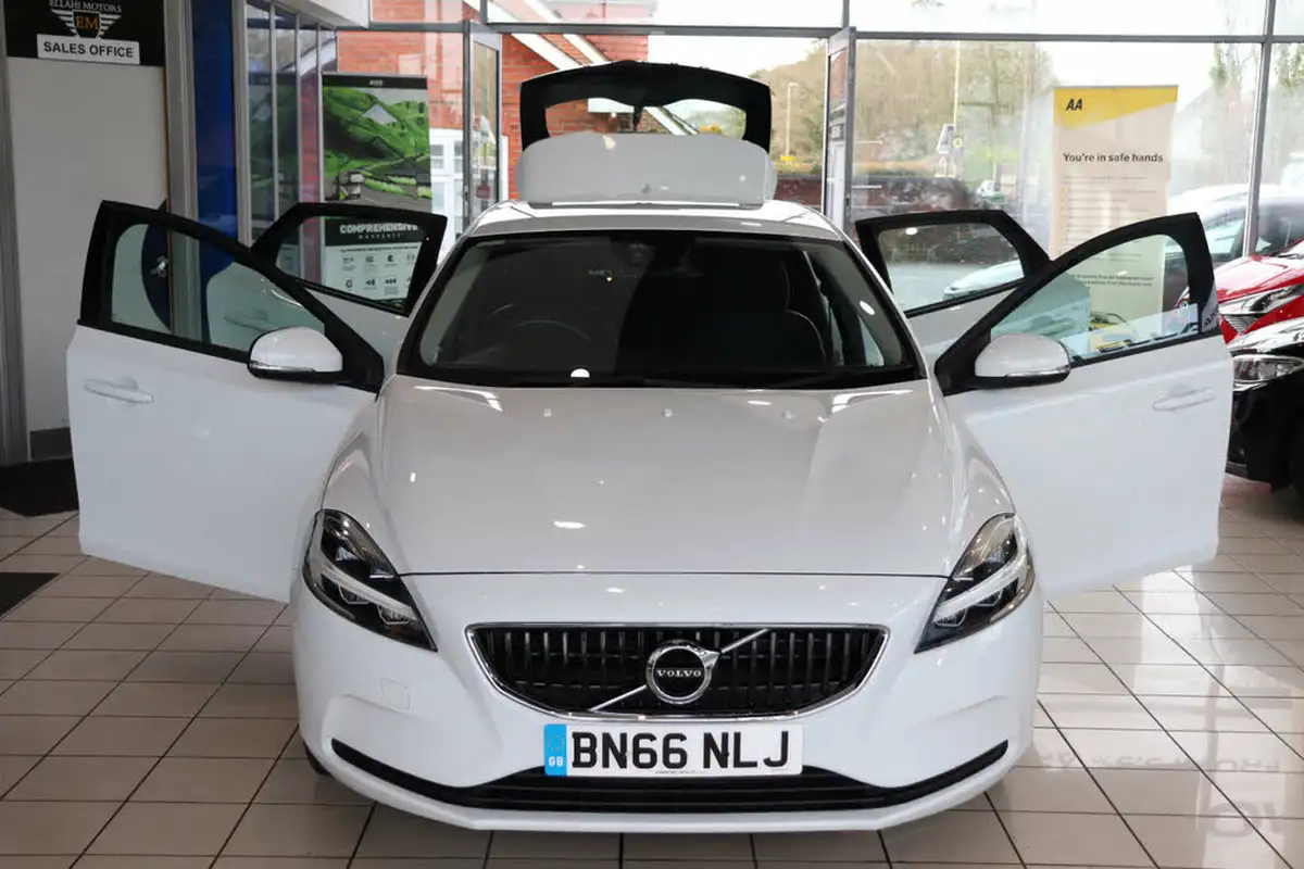 2016-volvo-v40-20-t2-momentum-big-12