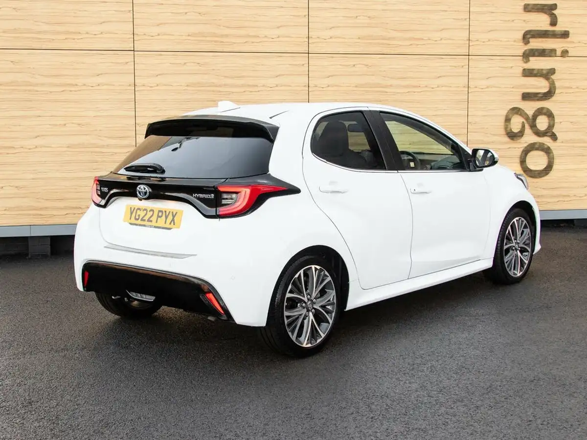2022-toyota-yaris-15-vvt-i-excel-big-3