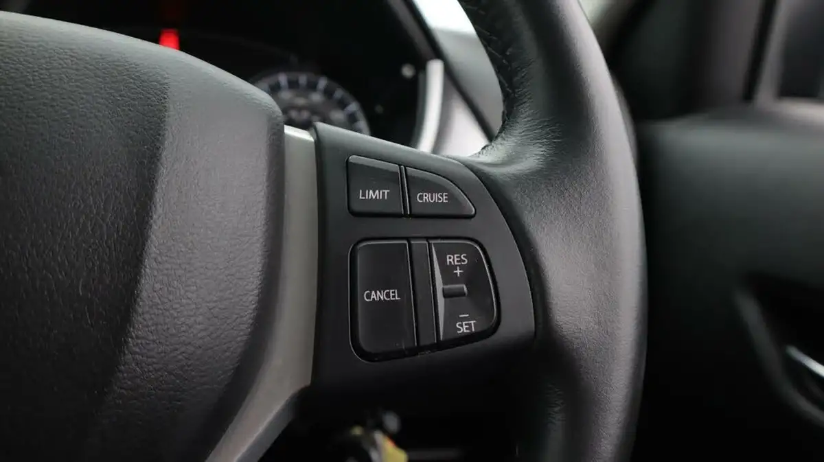 2020-suzuki-vitara-14-boosterjet-sz-t-140ps-auto-big-26