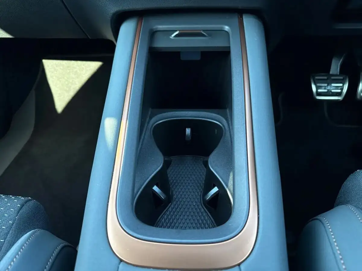 2024-cupra-born-e-vz-big-41