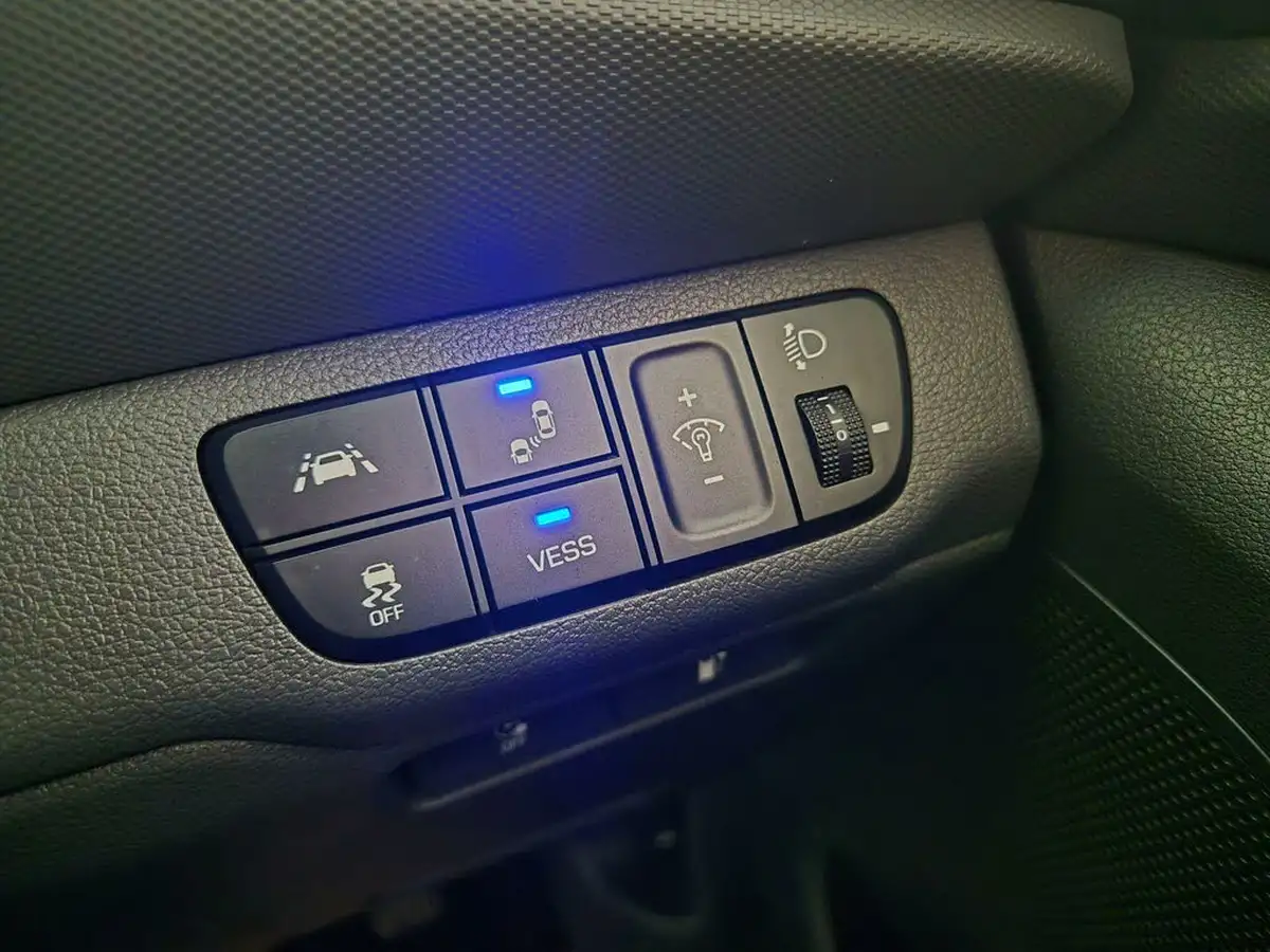 2021-hyundai-ioniq-e-premium-se-electric-100kw-big-31