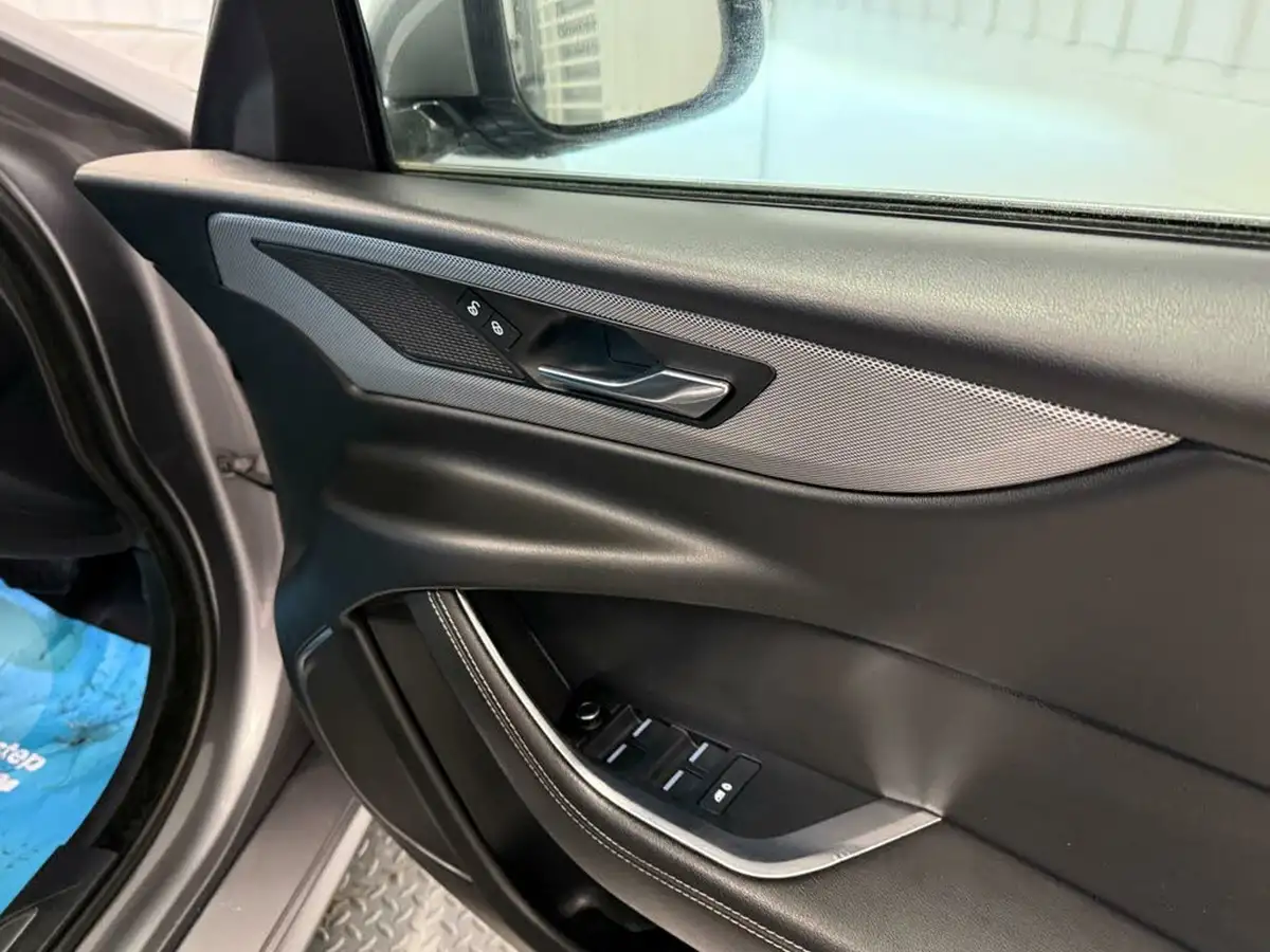 2019-jaguar-xe-20d-r-dynamic-s-big-19