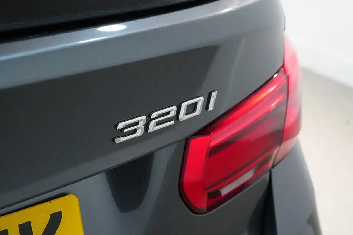 2018-bmw-3-series-20-320i-m-sport-touring-5d-auto-big-14