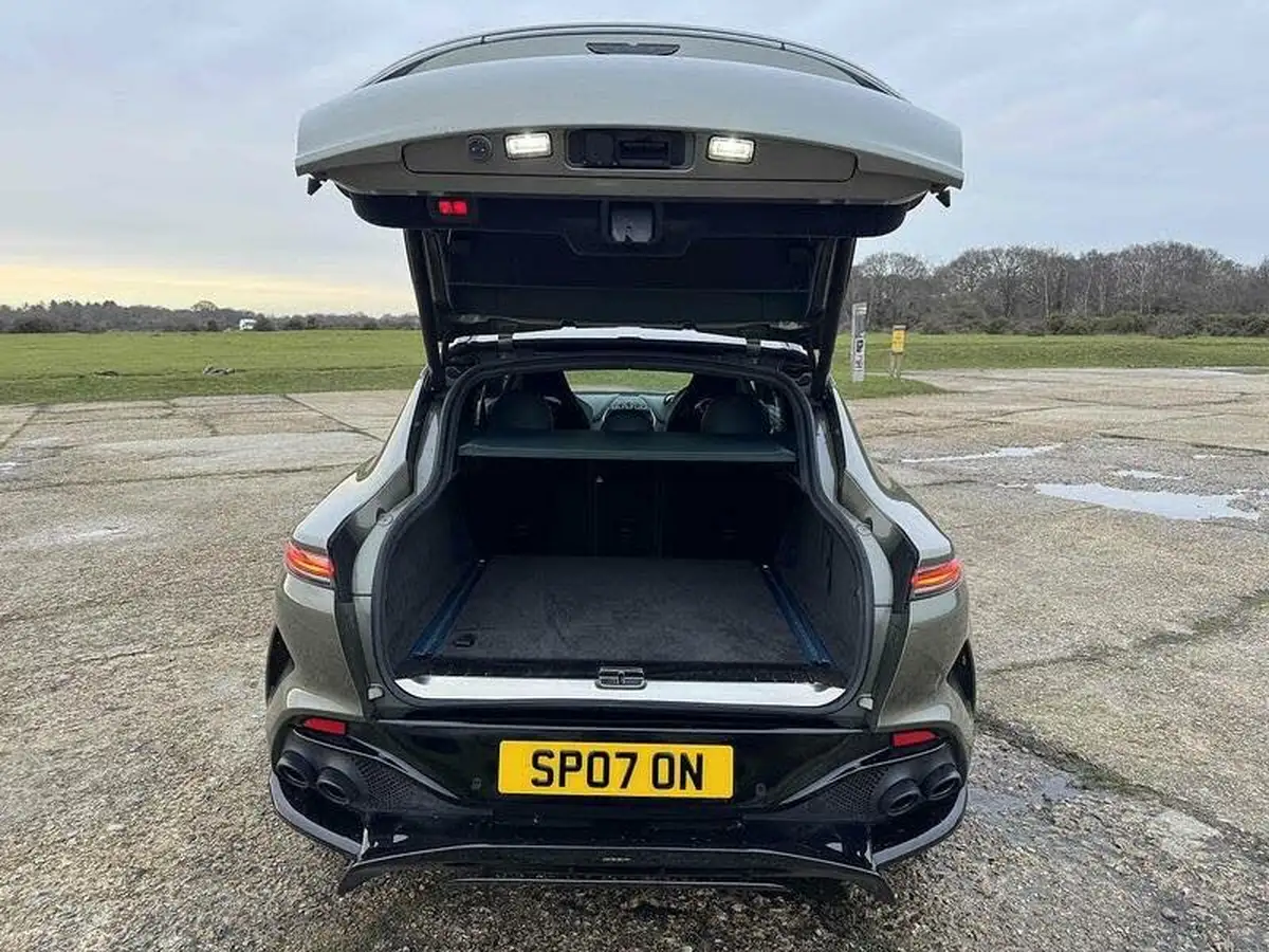 2024-aston-martin-dbx-40-v8-big-32