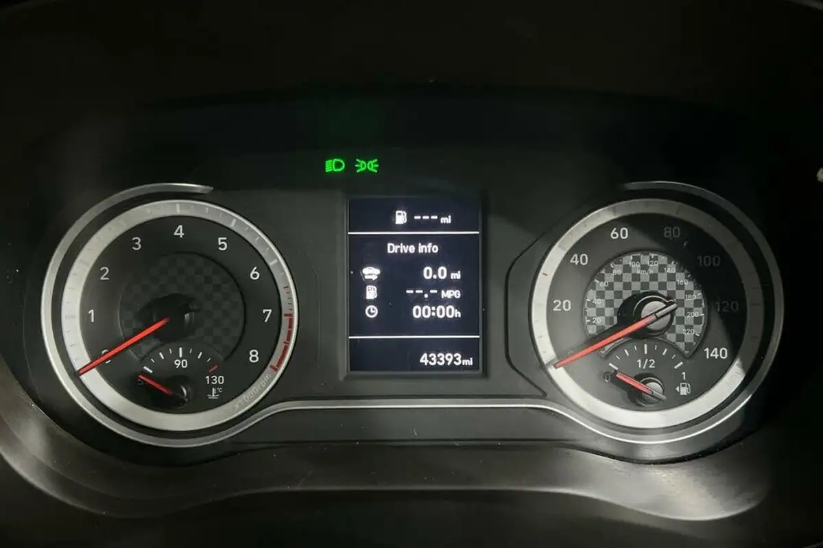2021-hyundai-i10-12-se-connect-big-14