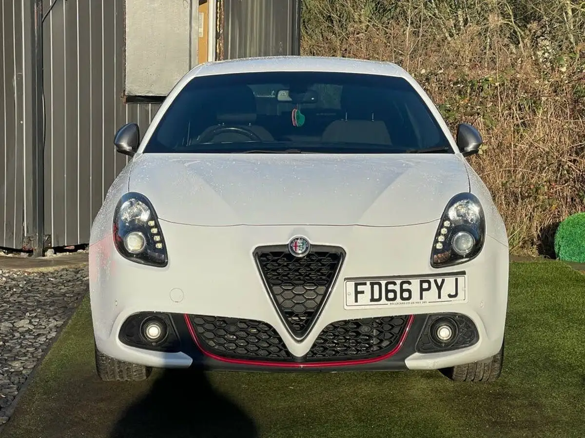 2016-alfa-romeo-giulietta-20jtdm-2-speciale-150bhp-big-17