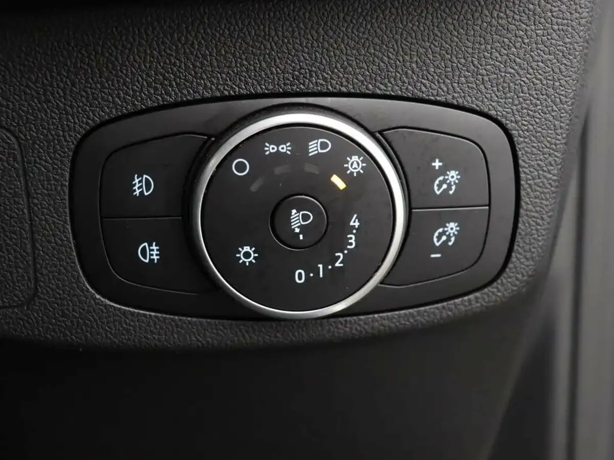 2020-ford-focus-15-zetec-120ps-estate-big-32