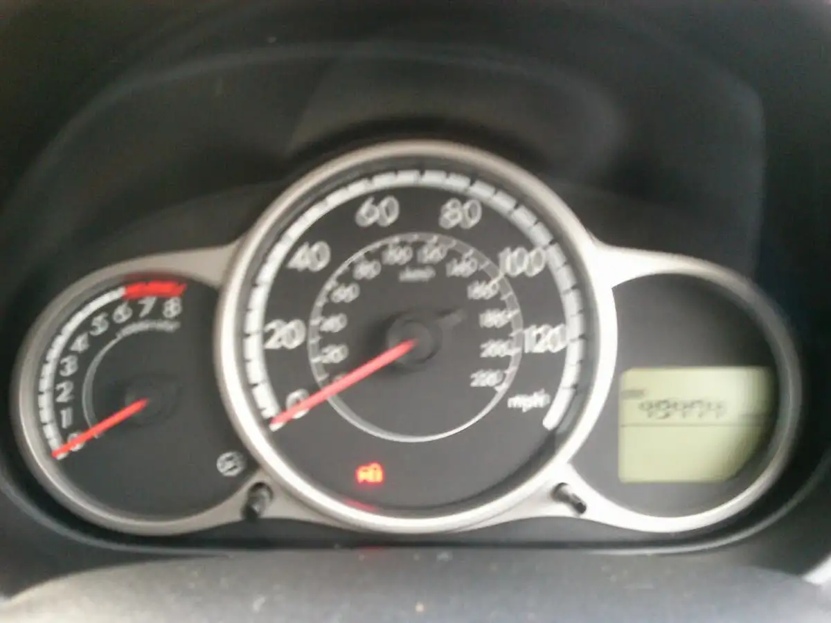 2014-mazda-mazda2-13-tamura-5d-big-10