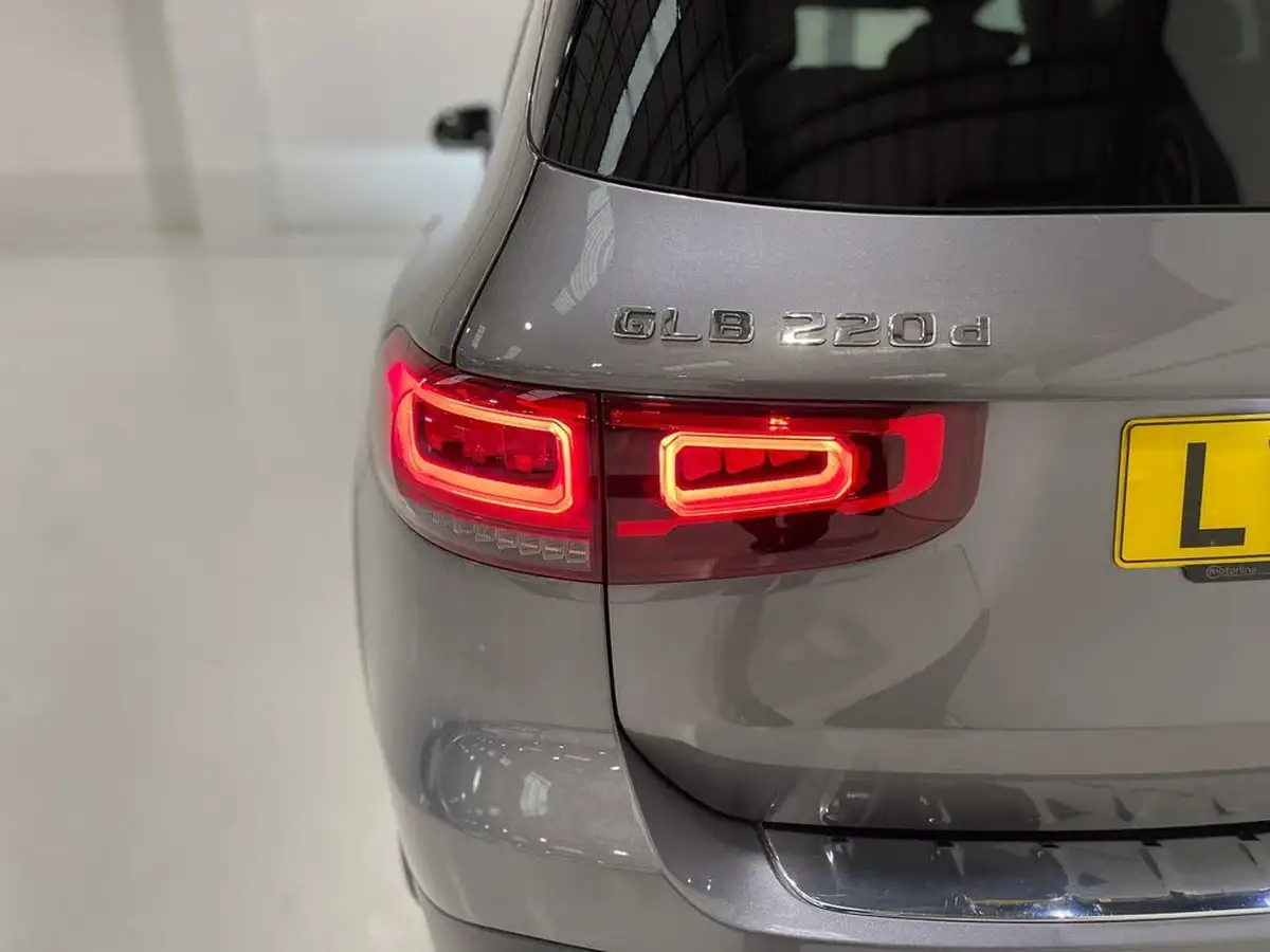 2020-mercedes-benz-glb-class-20d-glb220d-amg-line-premium-5-big-26