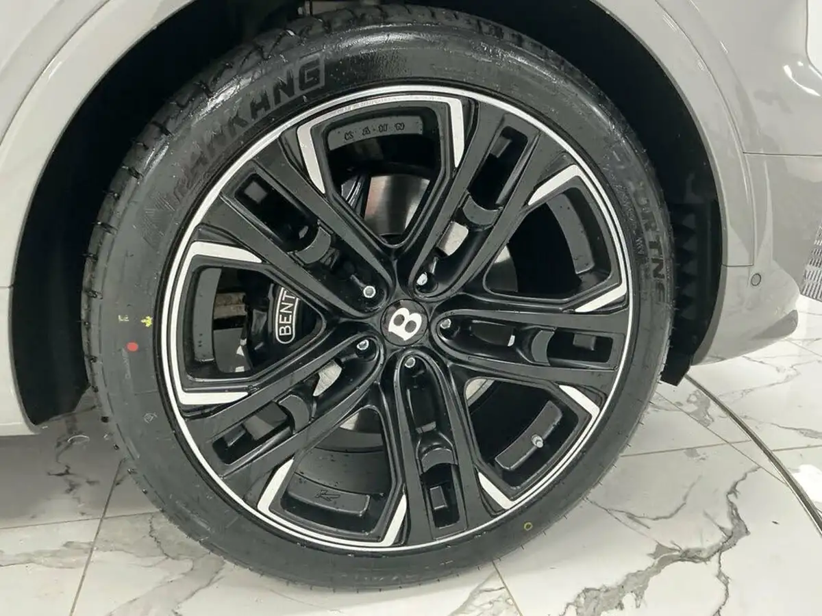 2021-bentley-bentayga-40-v8-big-19