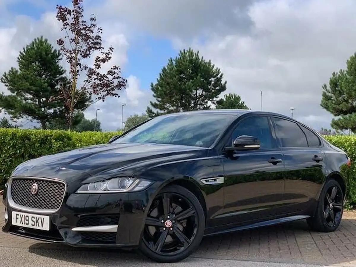 2018-jaguar-xf-20td-r-sport-180ps-saloon-4d-1999cc-auto-big-3