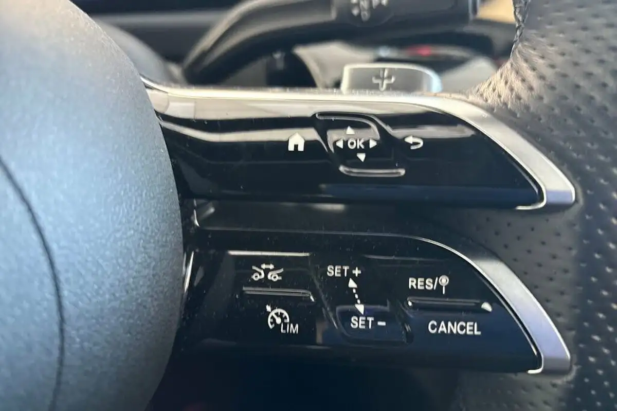 2023-mercedes-benz-cla-13-cla-180-amg-line-premium-plus-coupe-4d-big-27