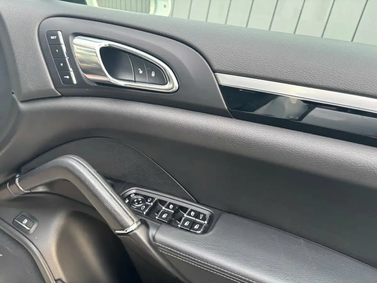 2017-porsche-cayenne-30-s-e-hybrid-platinum-edition-big-27