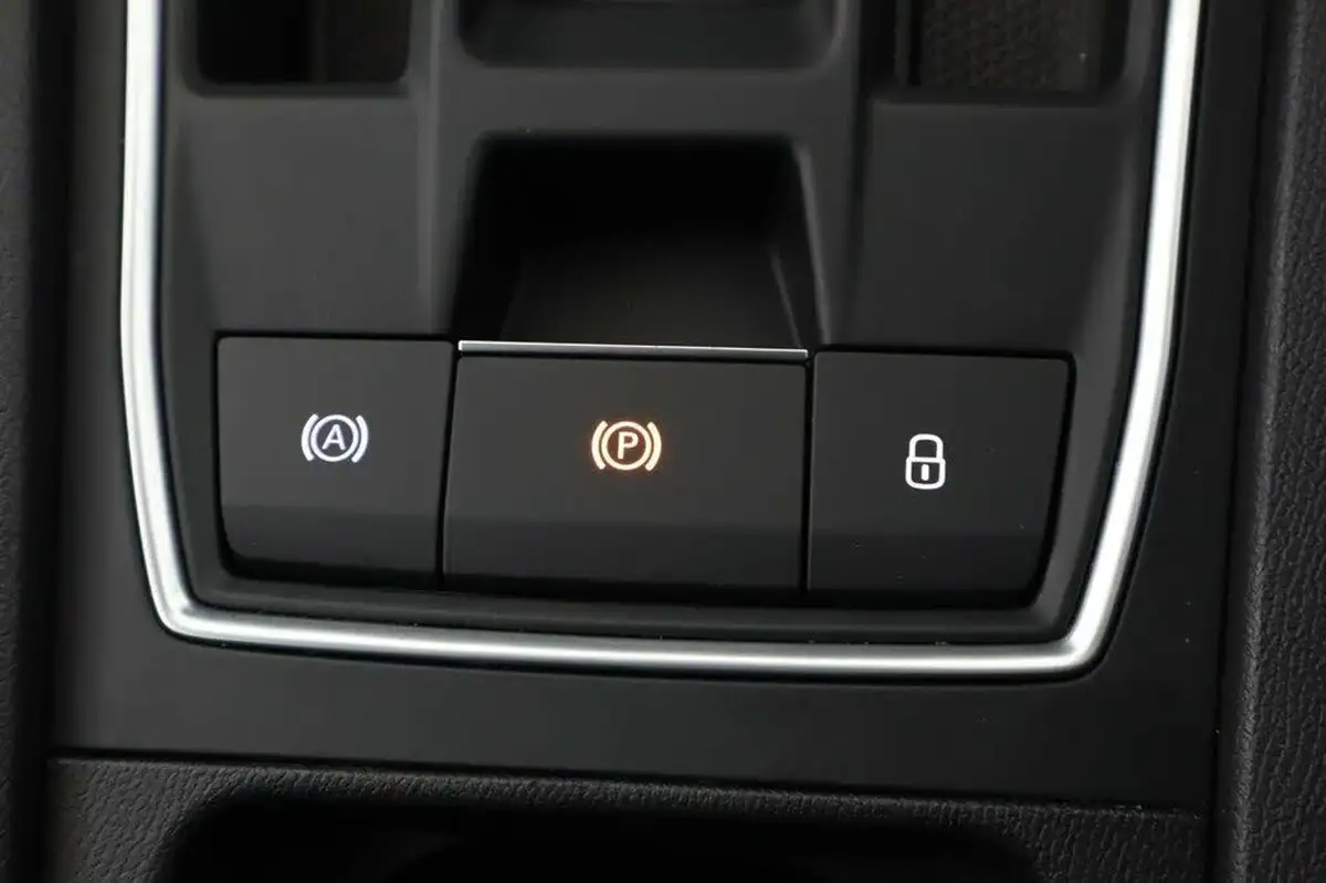 2020-seat-leon-14-e-hybrid-fr-hatchback-big-20