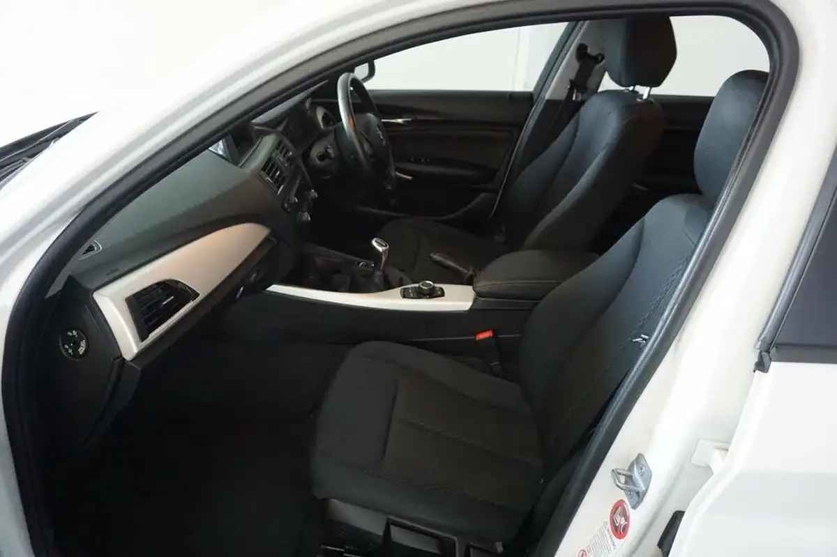 2013-bmw-1-series-16-114i-se-ss-5d-big-16