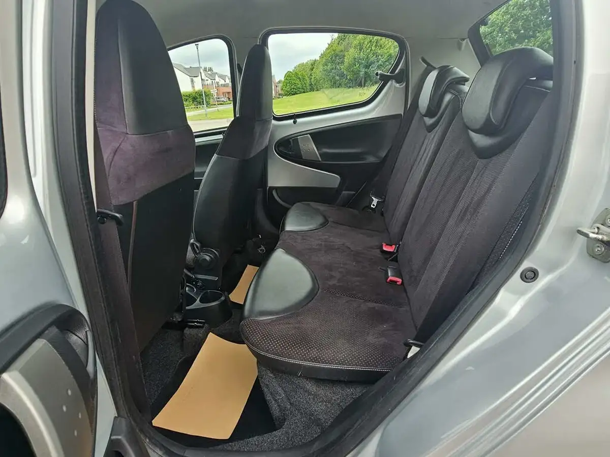 2012-toyota-aygo-10-aygo-ice-vvt-i-5d-big-12