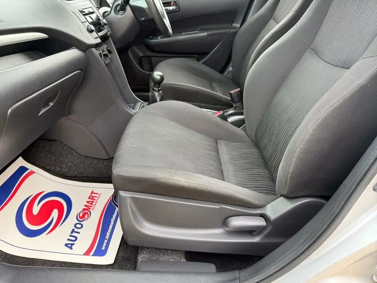 2013-suzuki-swift-12-sz2-5d-big-37