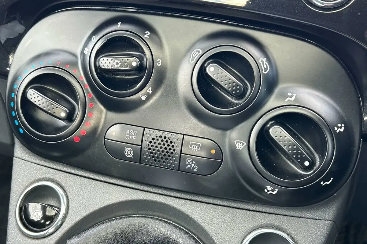 2016-fiat-500-12-lounge-big-11