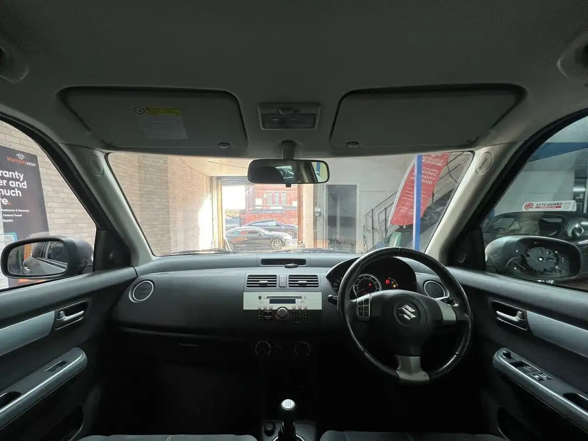 2009-suzuki-swift-13-attitude-big-12