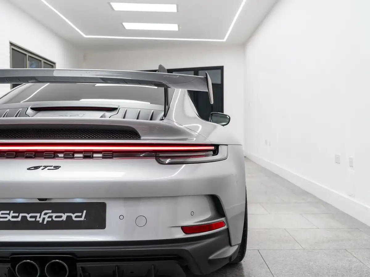 2022-porsche-911-40-gt3-rwd-big-7
