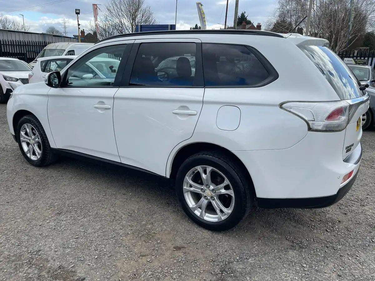 2013-mitsubishi-outlander-22di-d-gx3-7st-big-5
