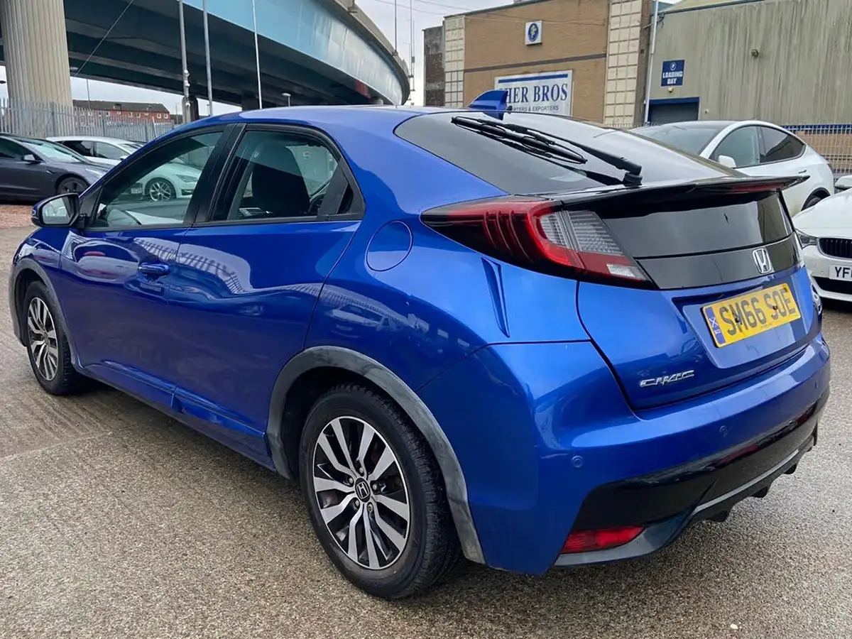2017-honda-civic-16-i-dtec-se-plus-navi-hatchback-big-5