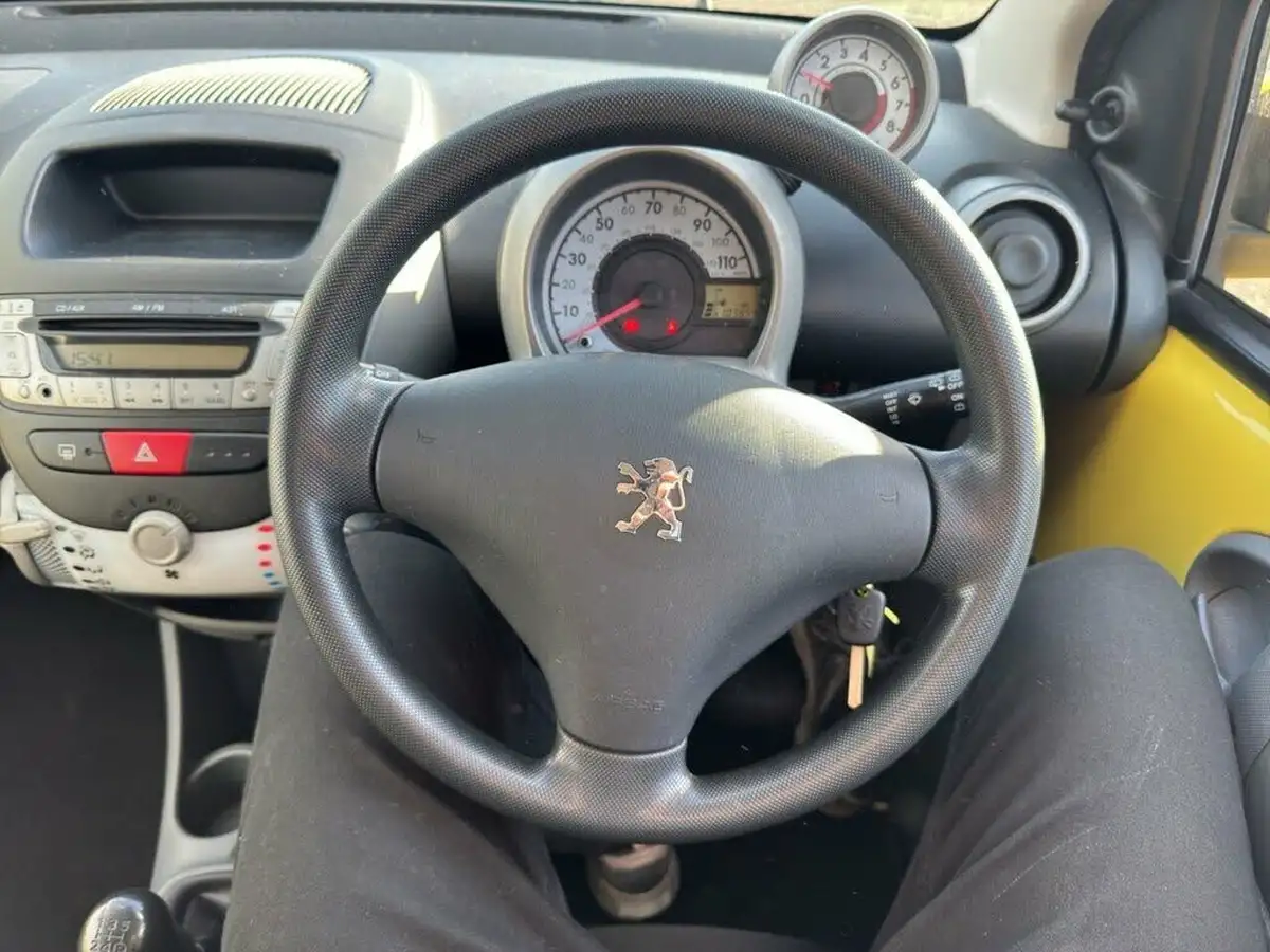 2009-peugeot-107-10-urban-12v-5d-big-24