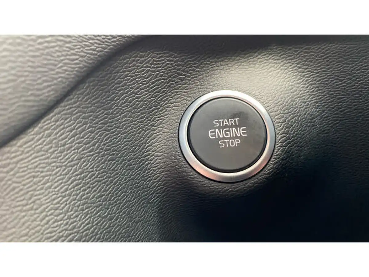 2024-volvo-xc40-20-b4-ultra-bright-big-21
