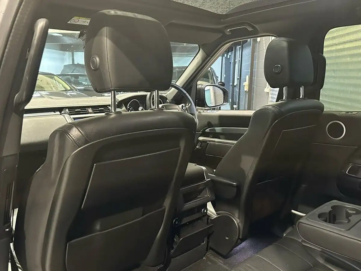 2020-land-rover-discovery-30-sd6-landmark-big-24