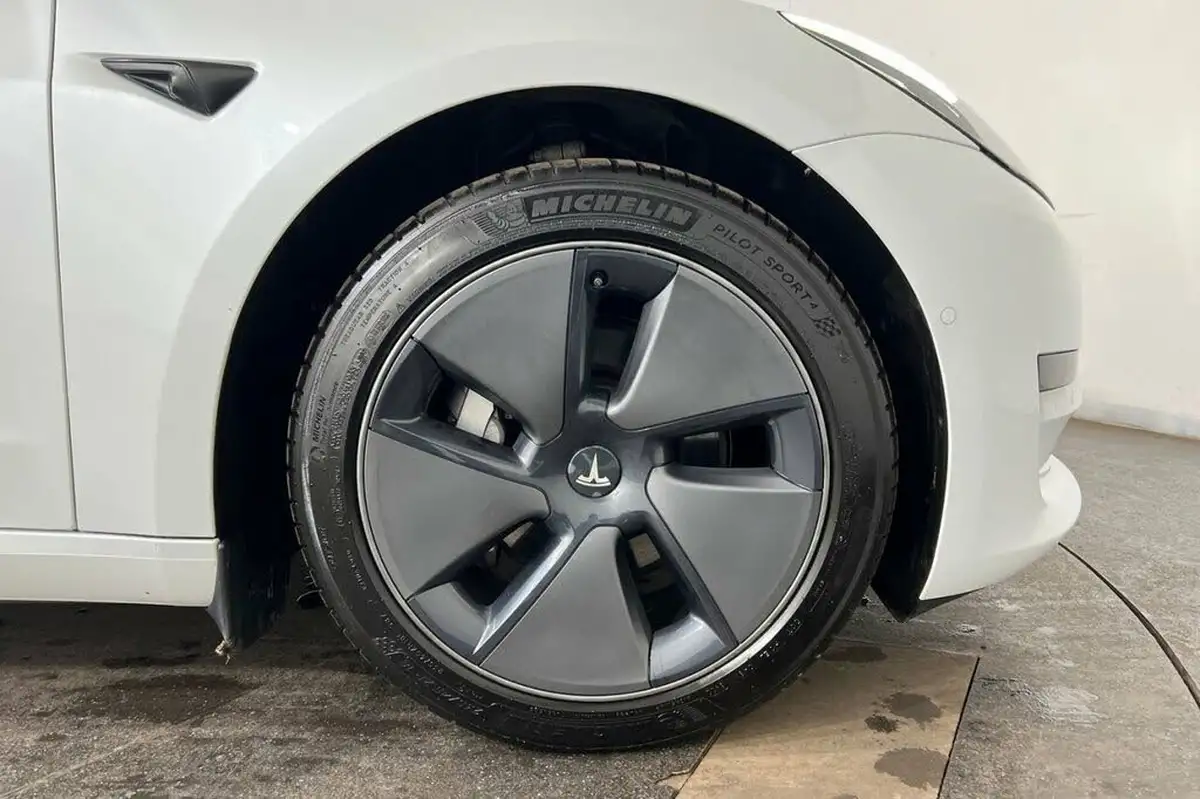 2021-tesla-model-3-e-standard-plus-big-15