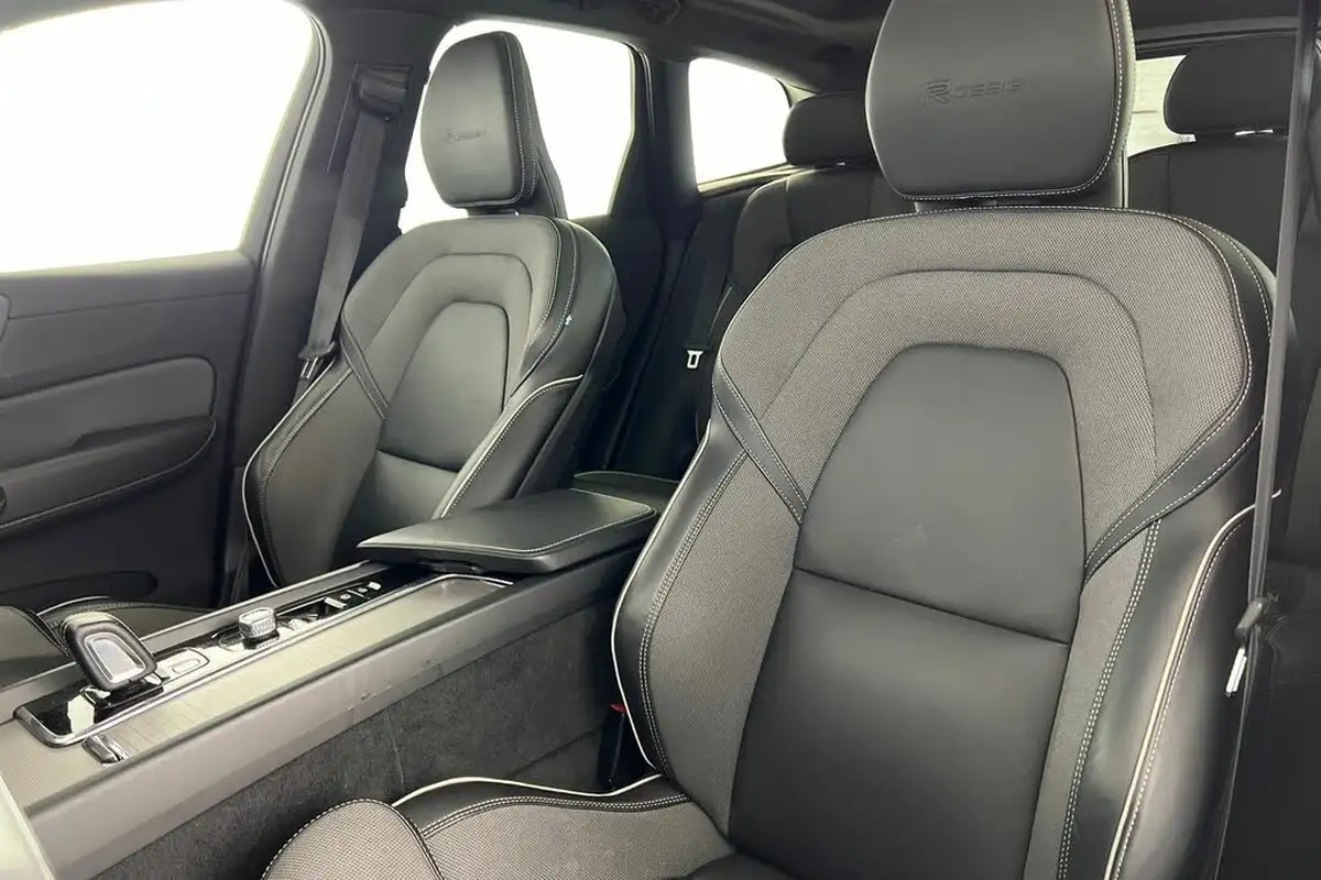 2020-volvo-xc60-20-t8-r-design-big-34