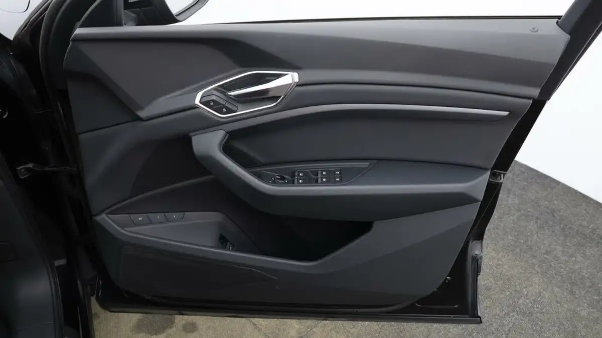 2021-audi-e-tron-50e-technik-station-wagon-big-14