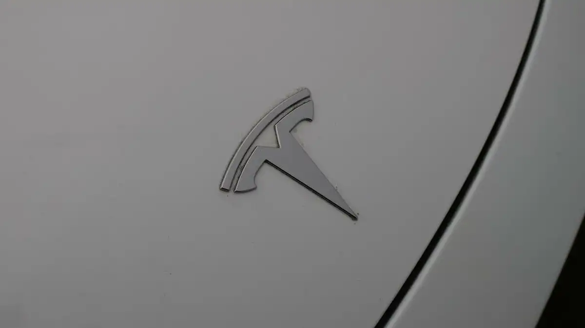 2022-tesla-model-y-e-long-range-big-19
