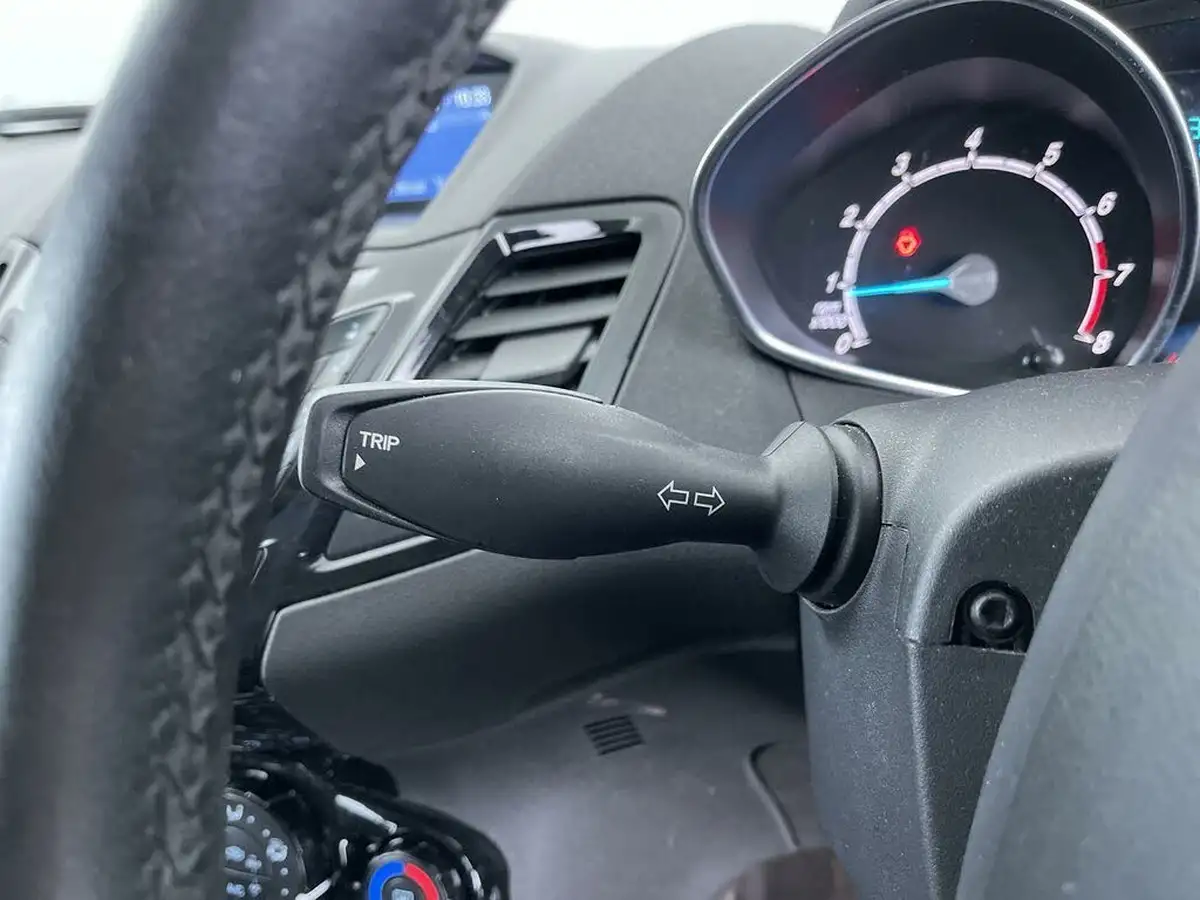 2016-ford-fiesta-10t-zetec-100ps-ecoboost-ss-5d-big-48