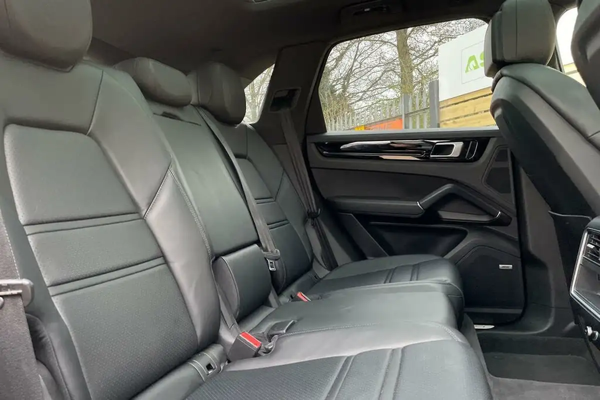 2020-porsche-cayenne-30-v6-s-big-23