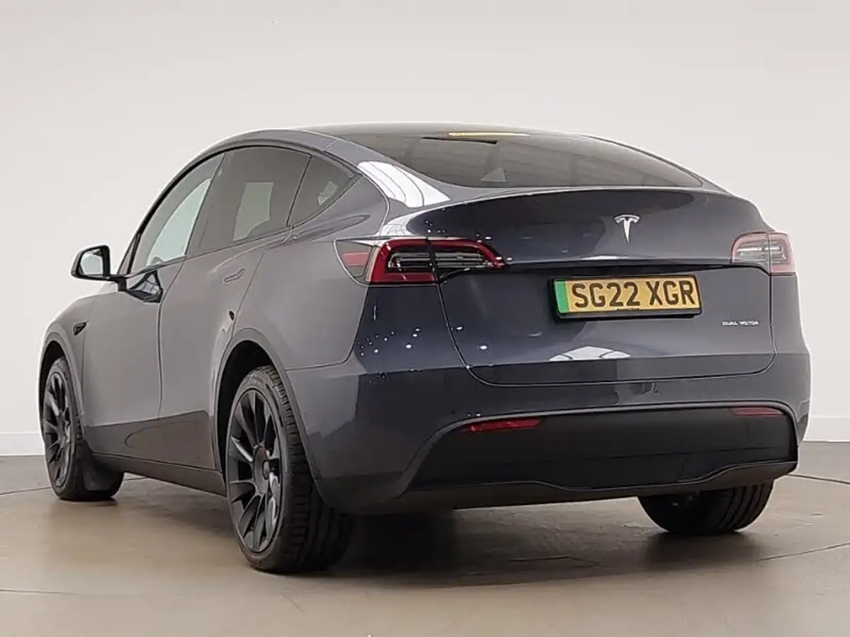 2022-tesla-model-y-e-long-range-big-1