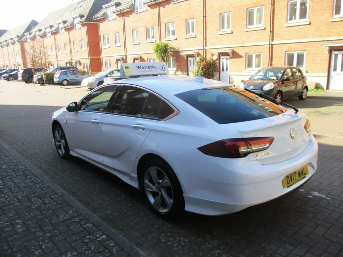 2017-vauxhall-insignia-grand-sport-15-turbo-sri-vx-line-nav-big-5