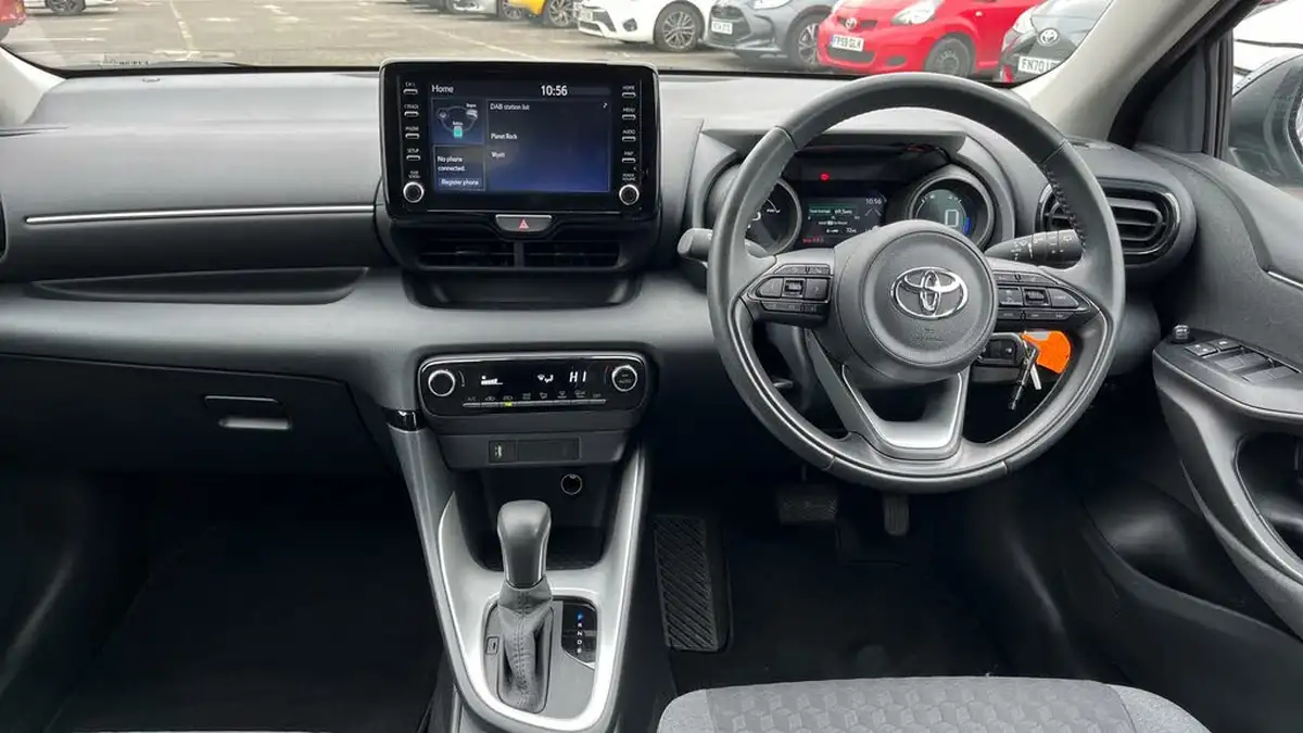 2023-toyota-yaris-15-vvt-i-design-big-4