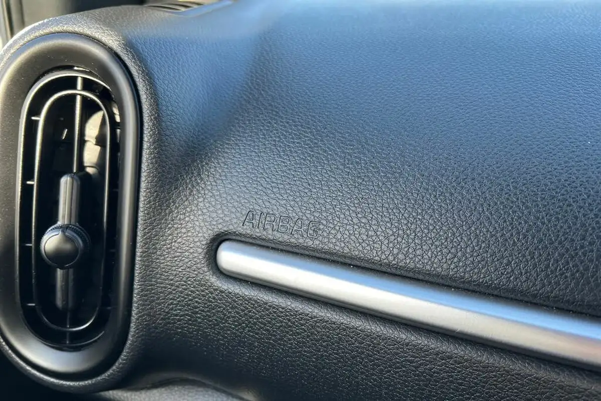 2020-kia-picanto-10-1-4-seats-big-35