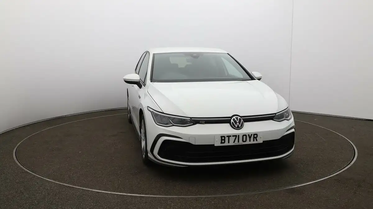 2021-volkswagen-golf-big-32