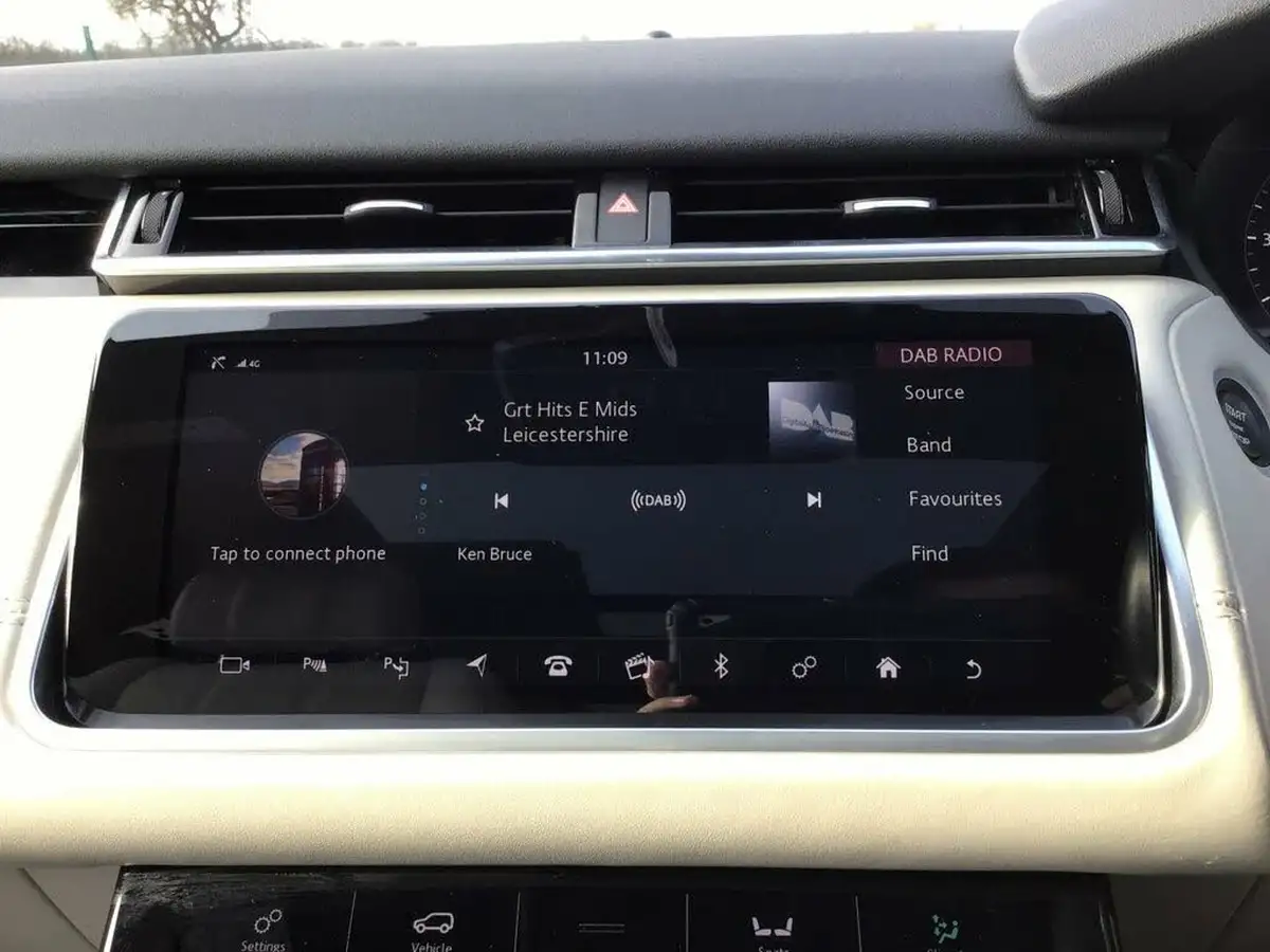 2020-land-rover-range-rover-velar-20-d240-r-dynamic-hse-big-31