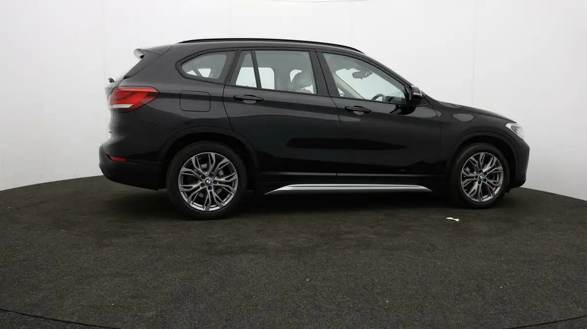 2021-bmw-x1-15-xdrive-25e-phev-xline-big-35