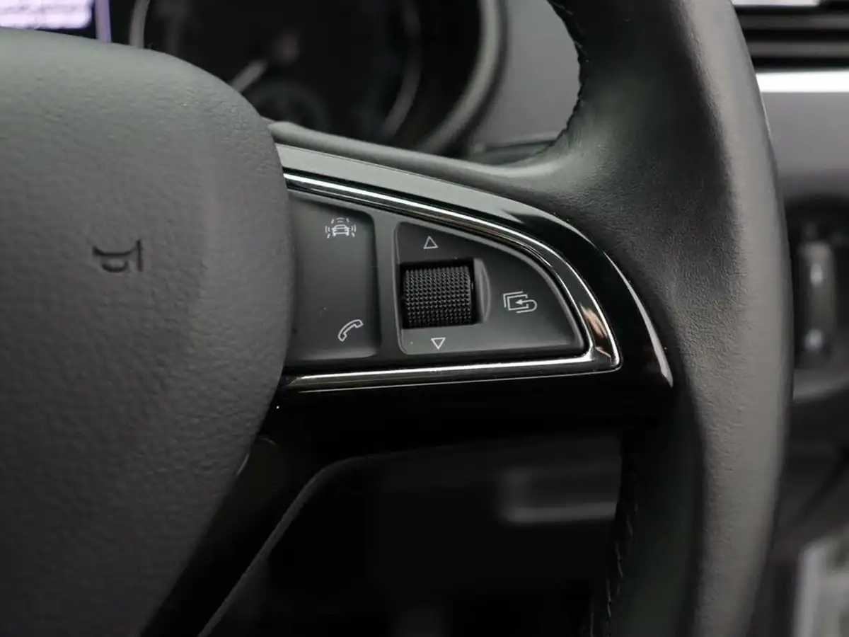 2017-skoda-octavia-16tdi-se-technology-115ps-estate-1596cc-big-24