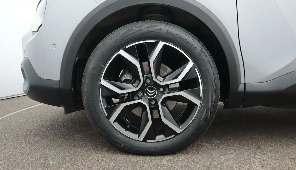 2022-citroen-c4-e-shine-big-18