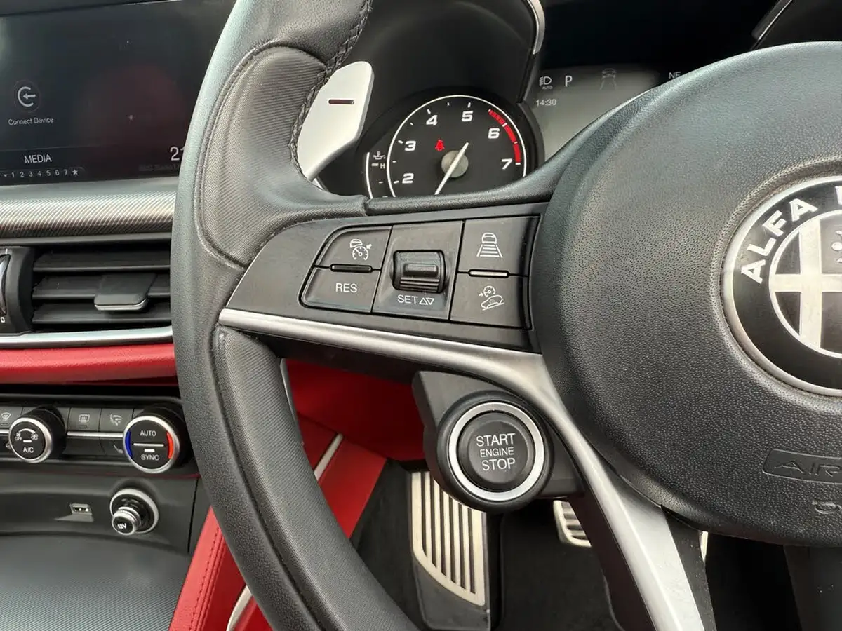 2019-alfa-romeo-stelvio-20-ti-big-43