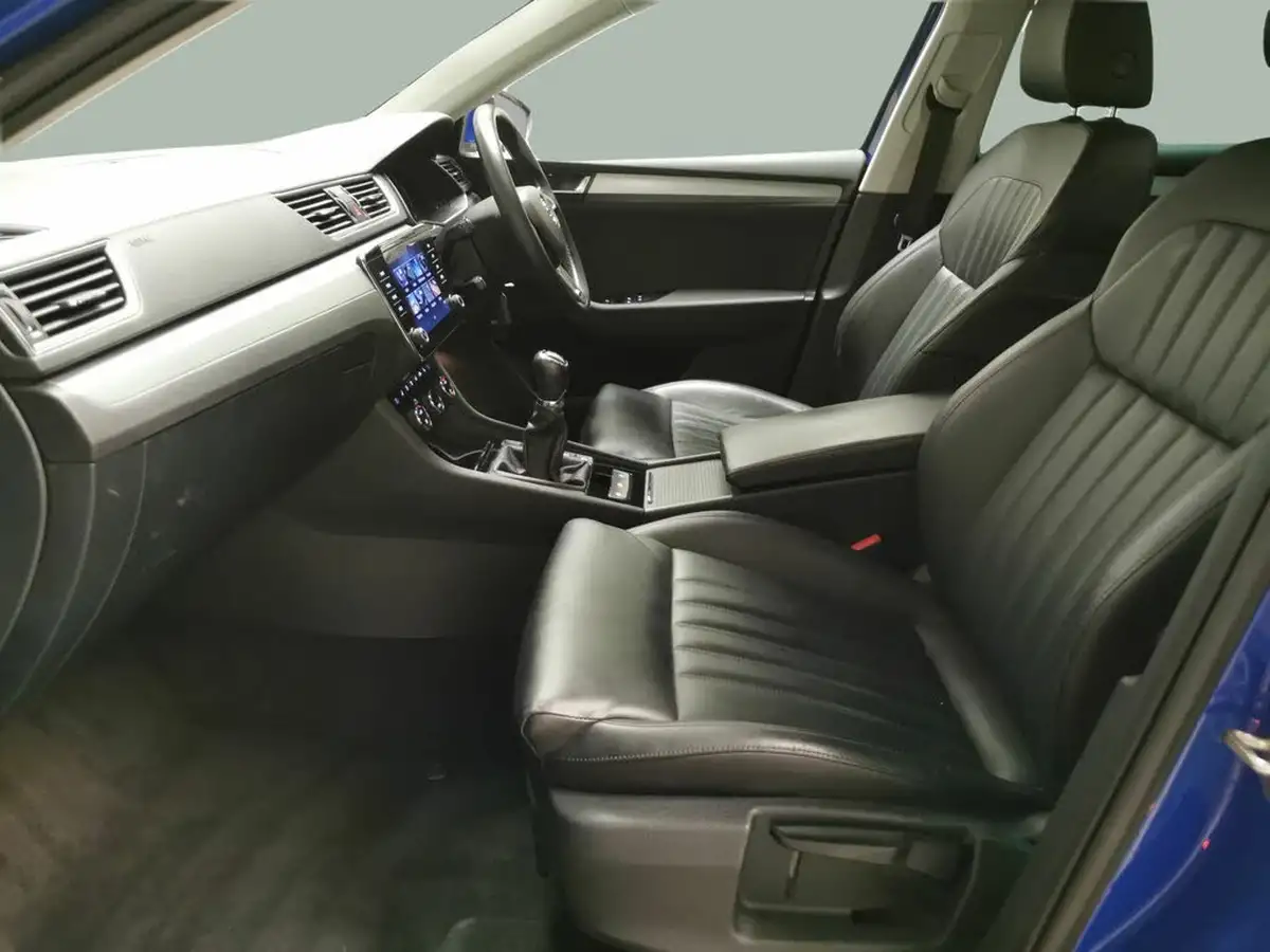 2019-skoda-superb-20tdi-se-technology-estate-big-3