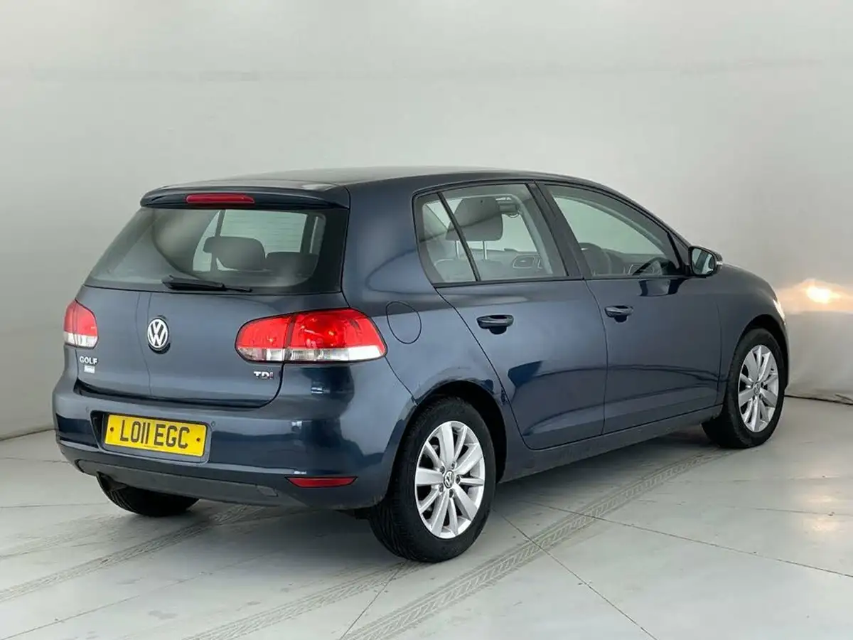 2011-volkswagen-golf-16td-match-5d-dsg-big-3