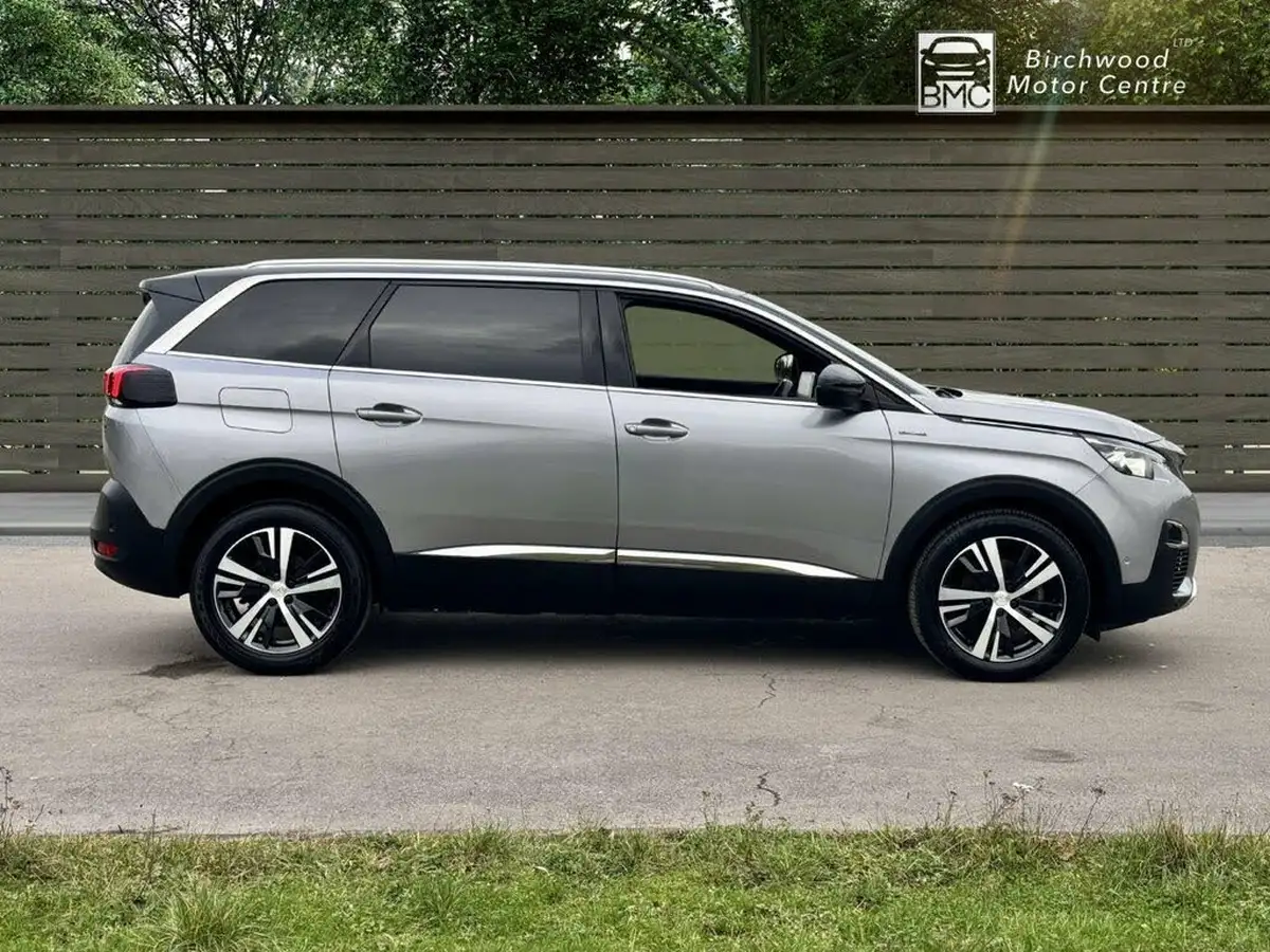 2018-peugeot-5008-suv-12-puretech-gt-line-big-3