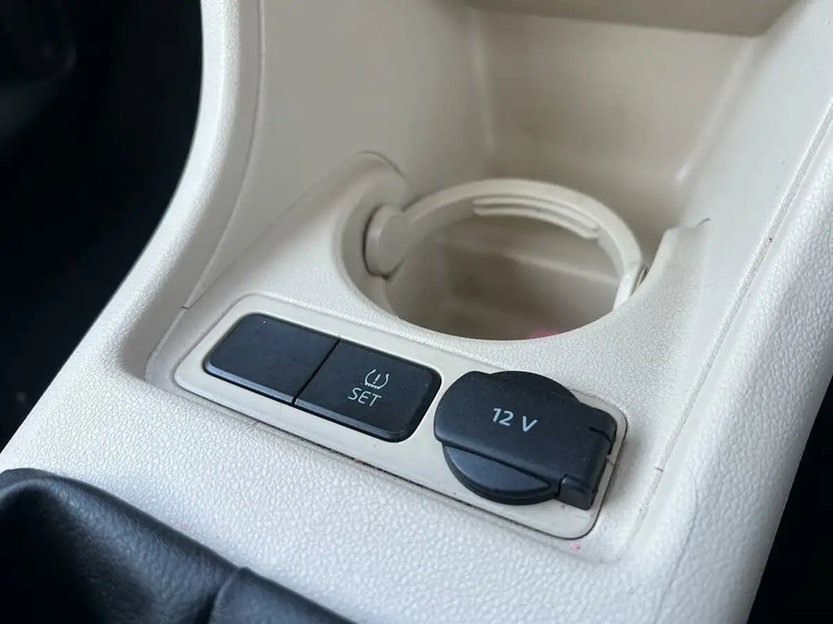 2014-skoda-citigo-10-elegance-75ps-greentech-3d-big-19